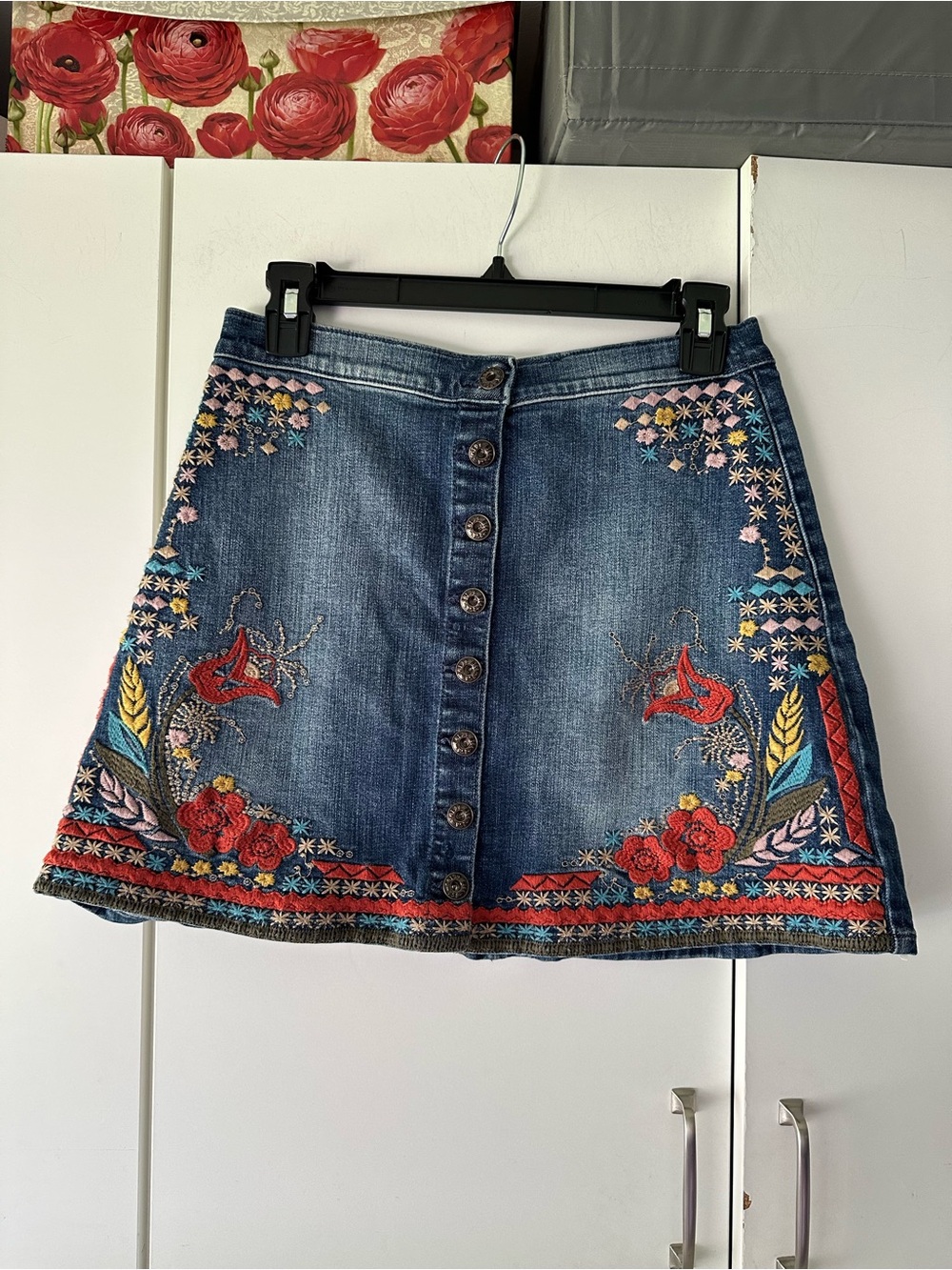 🌸 Sneak Peek Embroidered Button Front Denim Mini Skirt Boho Floral Women’s M